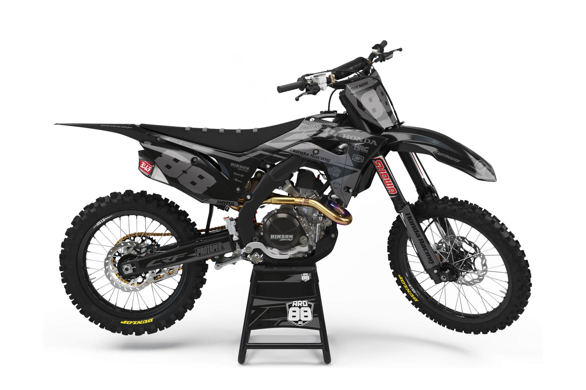 Honda crosshoj med dekalkit Gray on Black – kantigt grått mönster mot svart botten och vita siffror.