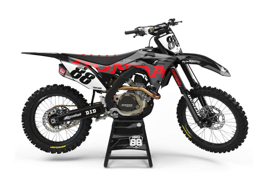 Honda crossmaskin med dekalkitet Grey &amp; Red: grått mönster mot svart med röda accenter och siffran 88 i svart mot vitt