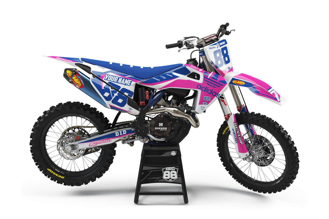Husqvarna crossmaskin med dekalkitet Casual i mörkblått, magenta och vitt med blå siffror 88