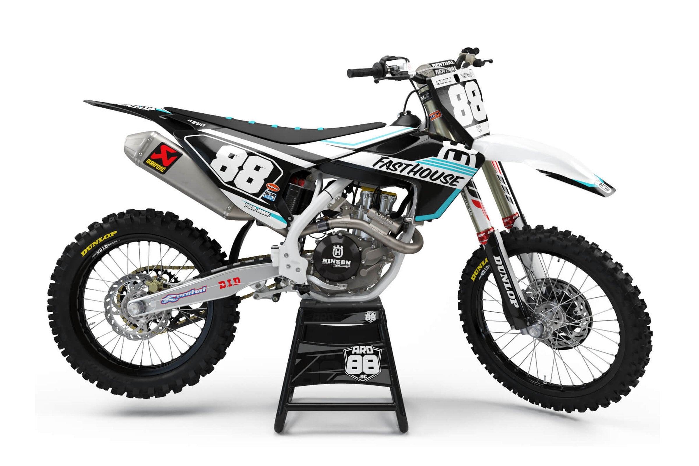Husqvarna-crosshoj med dekalkitet Fast & Teal: svart och vit grafik med smala turkosa streck och vita siffror 88