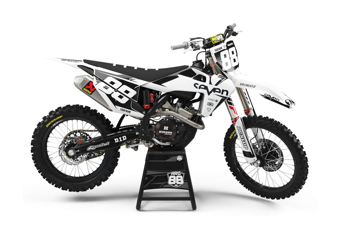 Husqvarna crossmaskin med dekalkitet Seven Black i svart och vitt, siffran 88 i vitt mot svart och i svart mot vitt