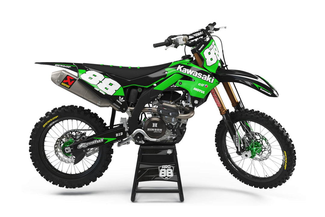 Kawasaki crossmaskin med dekalkitet Clean Green i svart med klargröna fält och gröna siffror 88