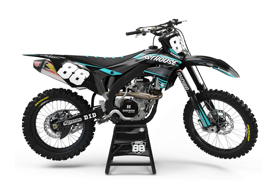 Kawasaki crossmaskin med dekalkitet Fast & Teal i svart med turkosa linjer och vita siffror 88