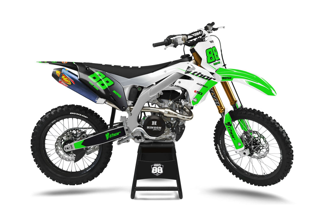 Kawasaki crossmaskin med dekalkitet Transformation Green i neongrönt, vitt och mörkgrått med siffran 88 i grönt