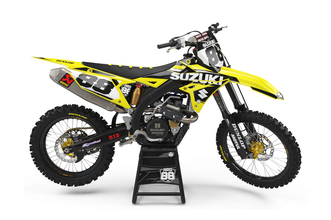 Suzuki-crosshoj med dekalkitet Black and Yellow: gula skärmar och kåpor mot svarta paneler med vita siffror 88
