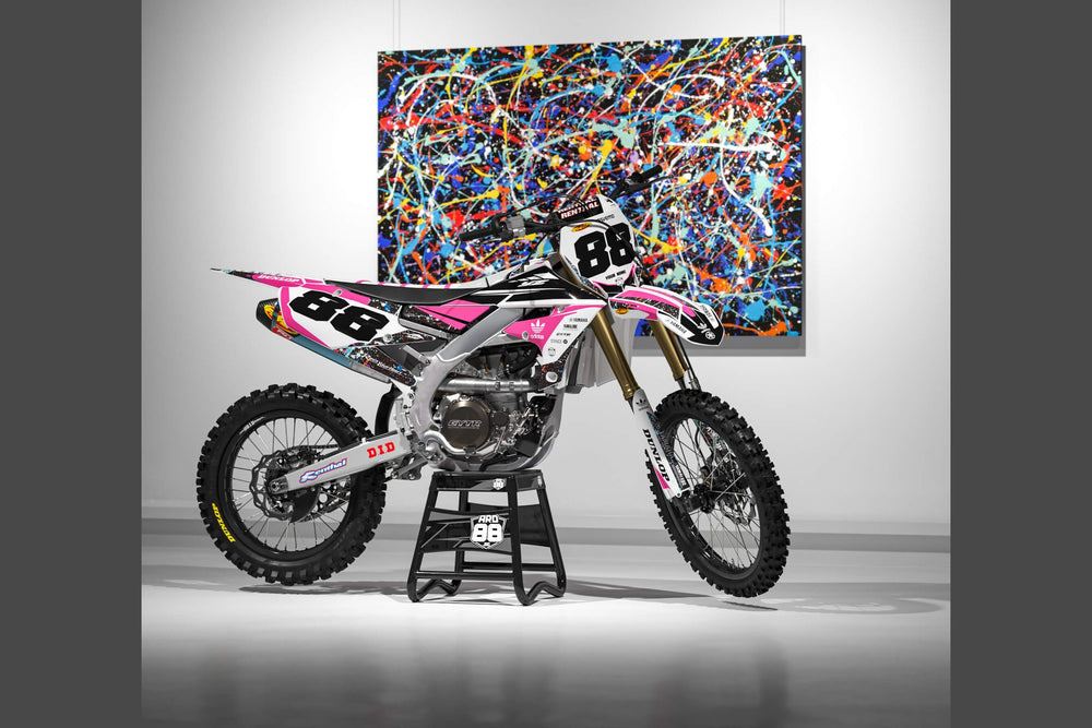 Dekalkit Yamaha Spaced Out — miljöbild