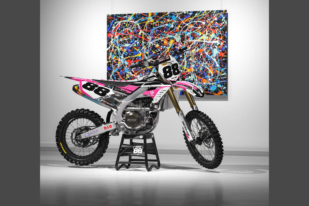 Dekalkit Yamaha Spaced Out — miljöbild
