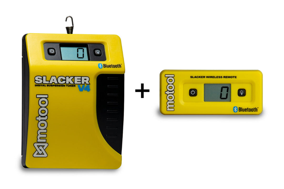 Gul Motool Slacker V4 med svart sidoparti och display, bredvid en gul Slacker Wireless Remote med egen display, båda märkta Bluetooth.