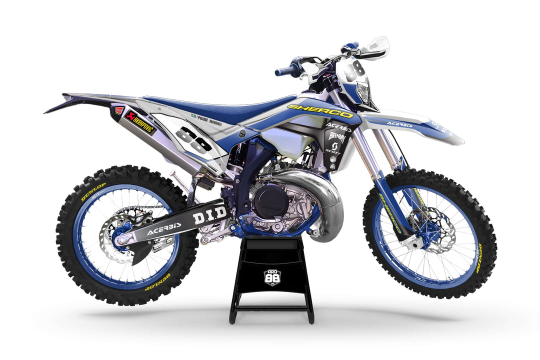 Sherco enduromaskin med dekalkitet Cloud: vita och ljusgrå ytor med mjuka övergångar, mörkblå fält och blå siffror 88